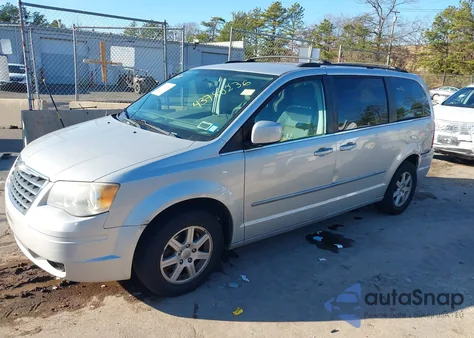 2010 Chrysler Town & Country Touring from USA, damaged, VIN 2A4RR5D19AR415493